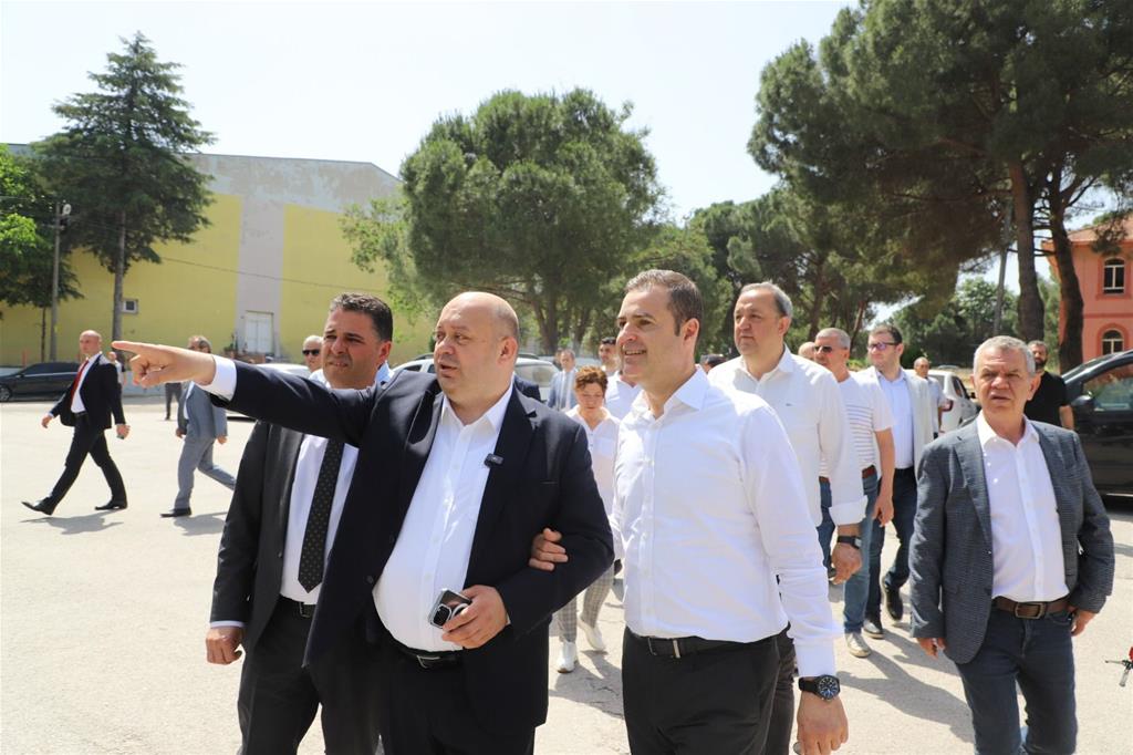 Balıkesir Büyükşehir Belediye Başkanı Ahmet Akın, Gönen'de Halk Günü Etkinliğine Katıldı
