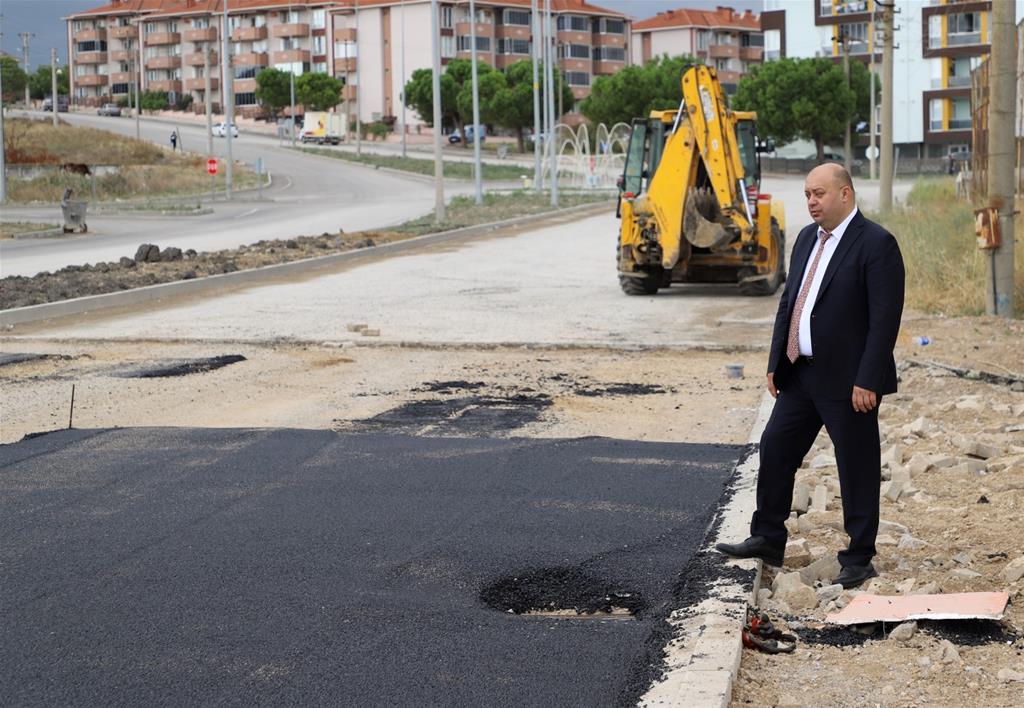 Gönen Belediyesi’nden Kırsalda Asfalt seferberliği