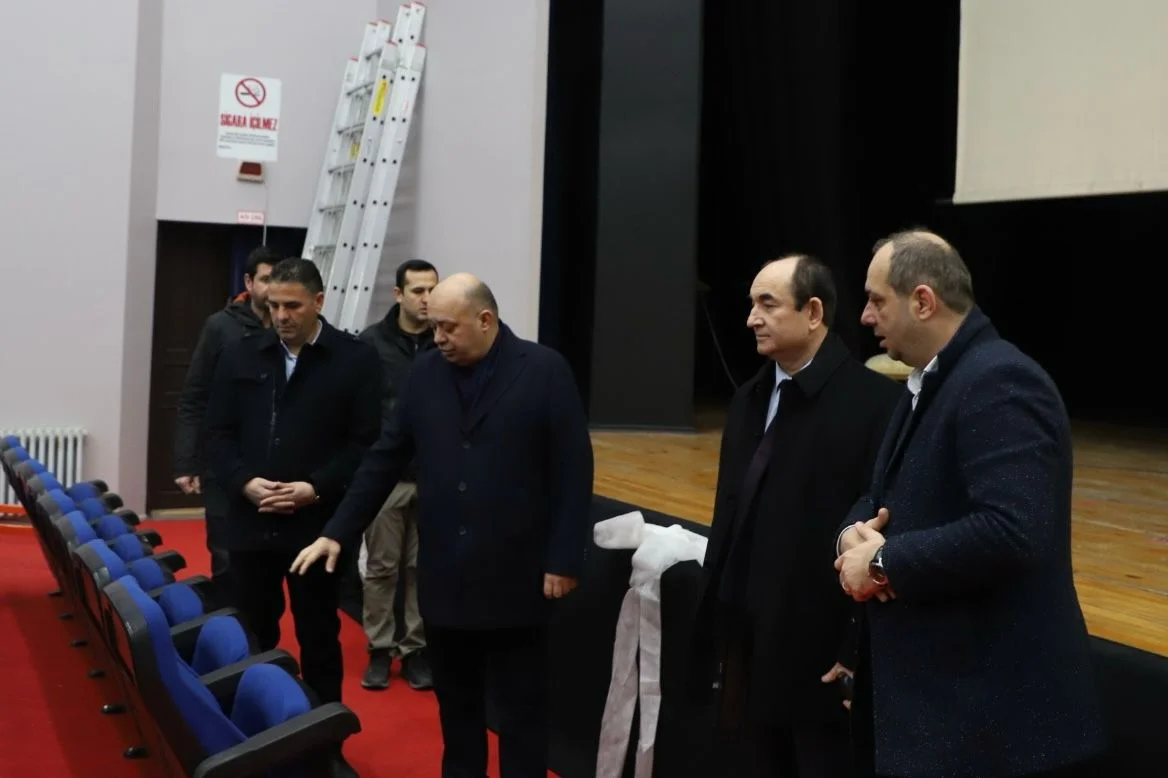 Gönen Belediyesi Konferans Salonu Yenileniyor