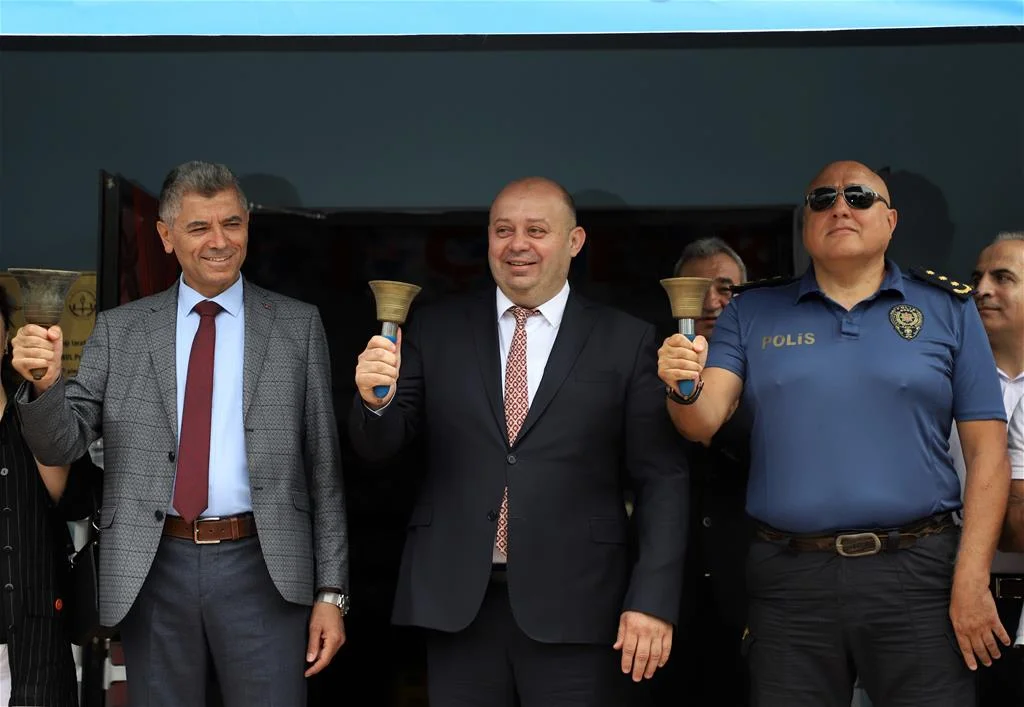 İlk Ders Zili Çaldı..