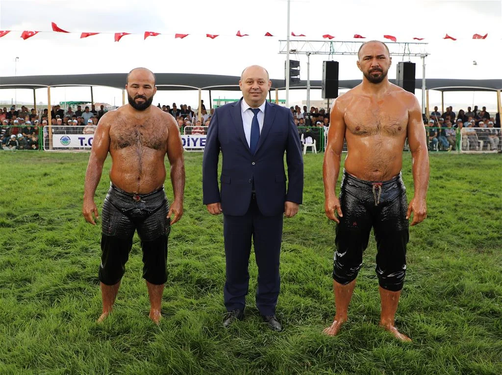 Sebeplili Hüseyin Pehlivan Yağlı Güreşleri'nde başpehlivan Orhan Okulu oldu